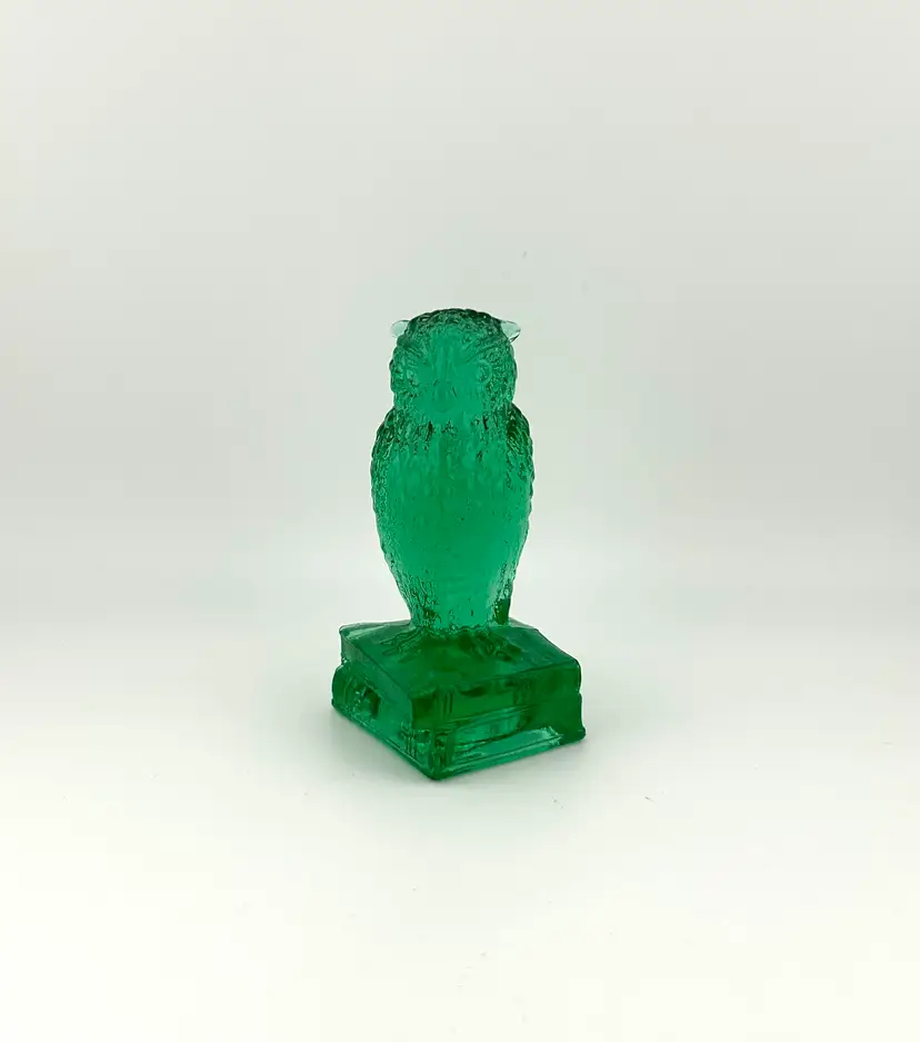 Vintage Degenhart Wise Ole’ Owl Green Glass Figurine 1.5“x 1.75”x 3.75”