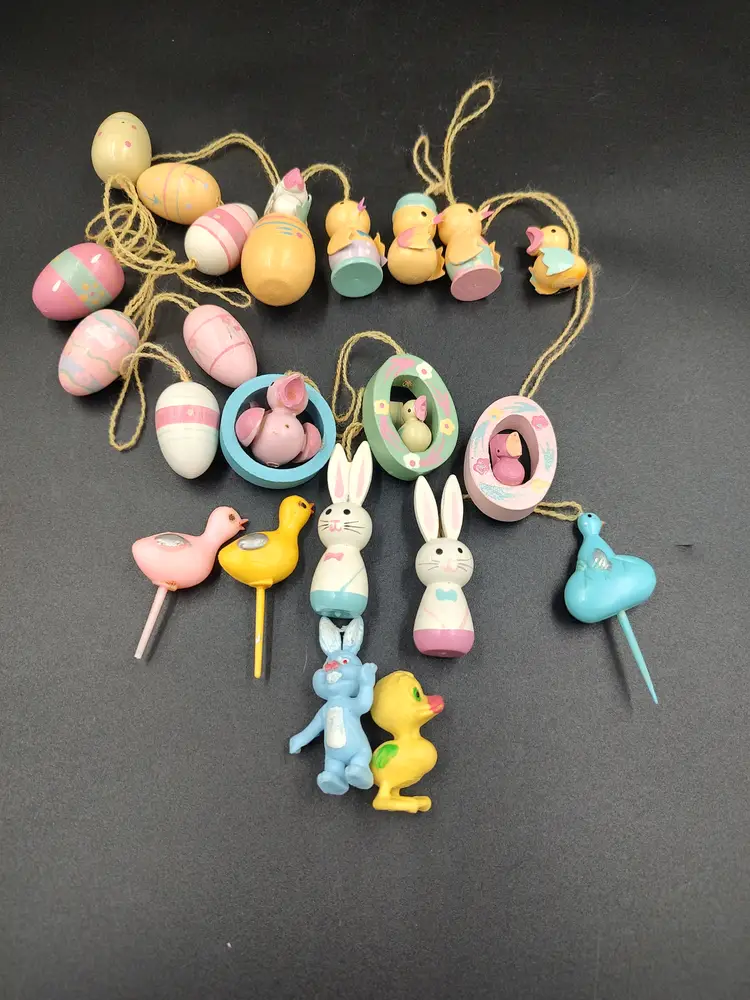 Vtg Easter Tree With Ornaments