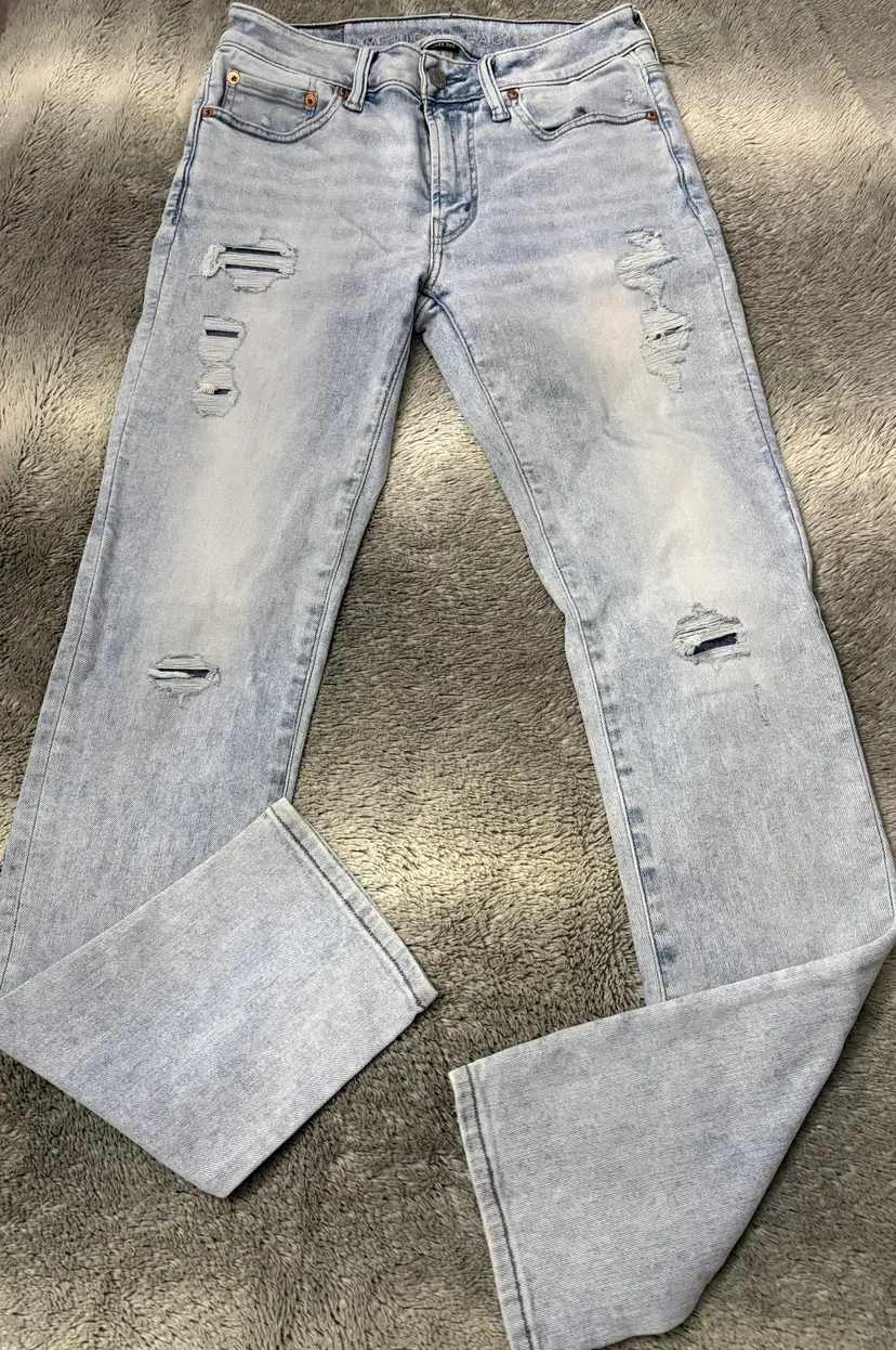 American Eagle Light Wash Distressed Denim Jeans