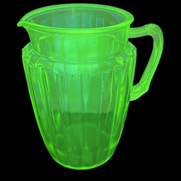 GLOWS! Vintage 1930’s Anchor Hocking “Pillar Optic” Pattern Uranium Glass Pitcher 8.5”
