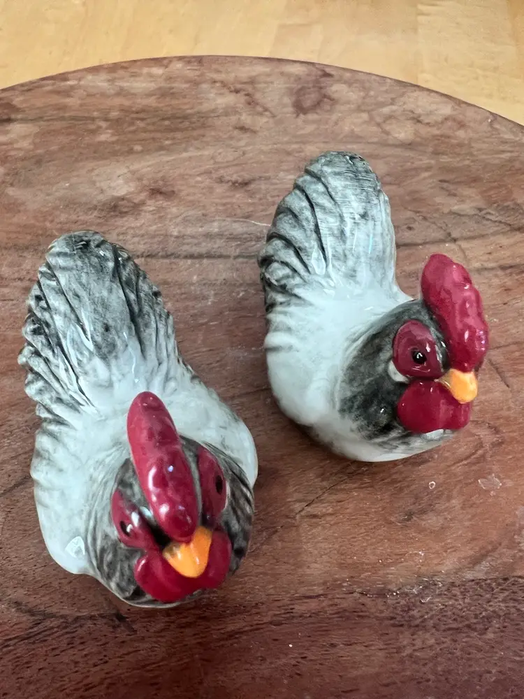 Adorable Chicken/rooster Salt And Peppers 
2x2” Each 

