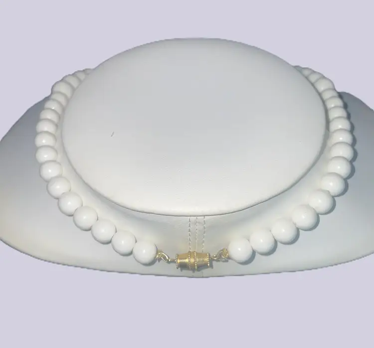 Vintage White Lucite Beaded Necklace,Classic Graduated Neutral Strand Choker Length