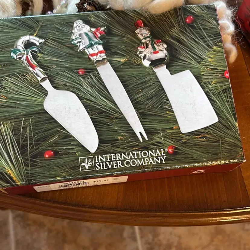 International Silver Company Holiday Cheese And Butter Knives Charcuterie