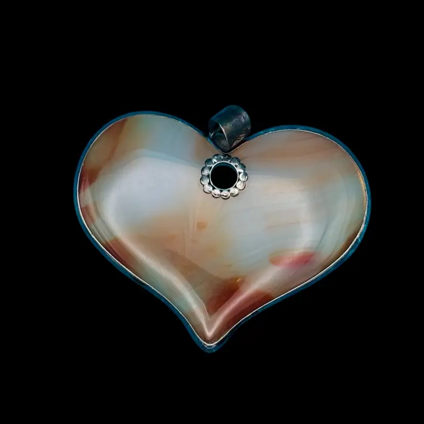 Peach Agate Heart Pendant – Polished Gemstone with Silver-Tone Bail