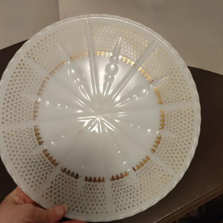 Vintage Anchor Hocking milk glass cake plate. 1950's. No condition issues.