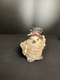 EARLY BIRD SPECIAL: Small Puffed Out Bird with Sugar Snow & a Top Hat! Lot 60