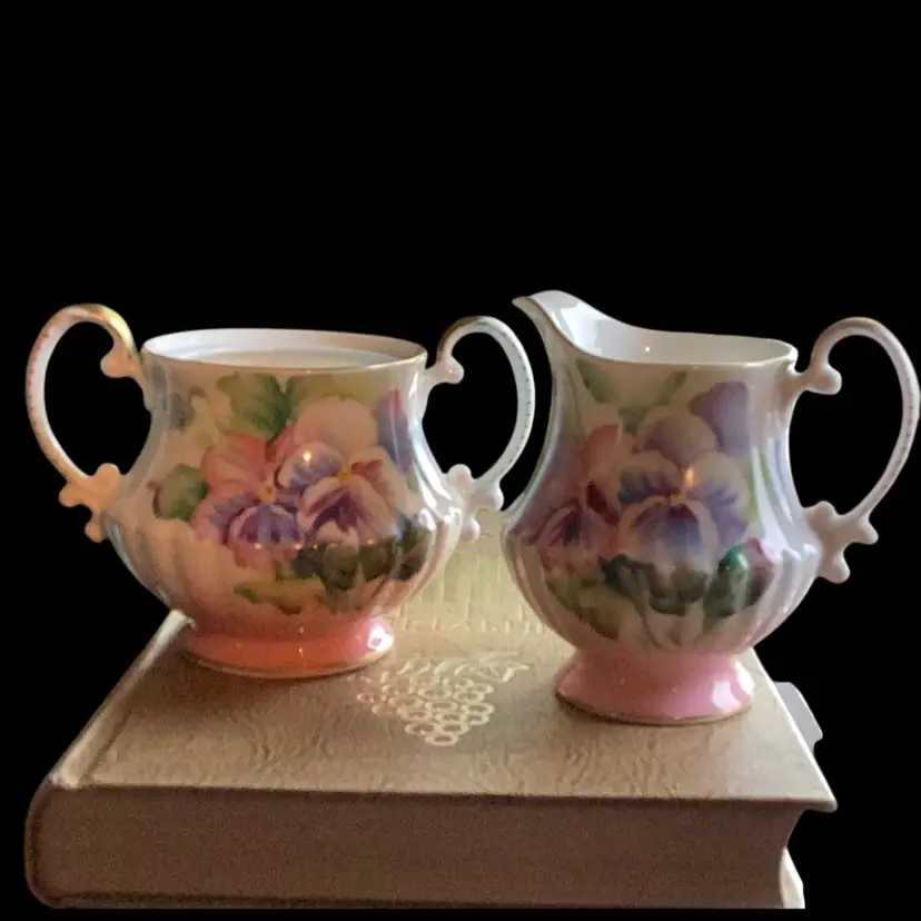 Absolutely Stunning Vintage Cream And Open Double Handled Sugar Handpainted African Violets By Tokiro