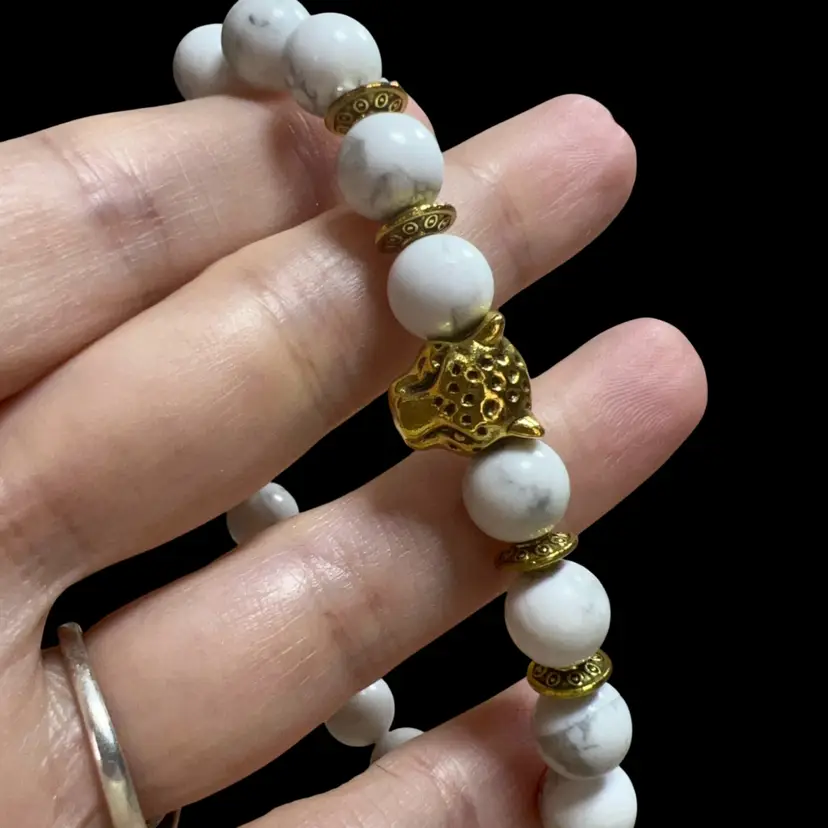 Howlite Stretch Bead Bracelet Goldtone Jaguar Fits A Larger Wrist