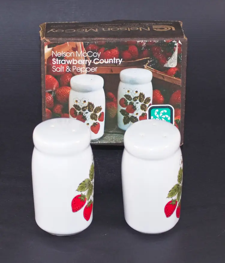 Vintage Nelson McCoy Pottery Strawberry Country Salt & Pepper Shakers w/Original Box