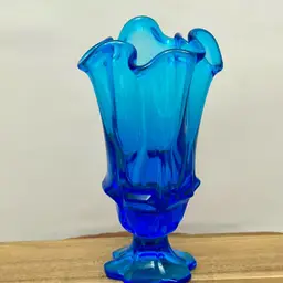 Fenton Colonial Blue Valencia Handkerchief Vase