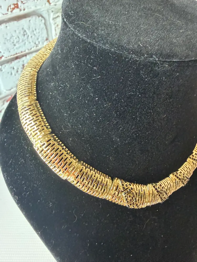 Vintage Jewelry Necklace Goldtone With Signed MN