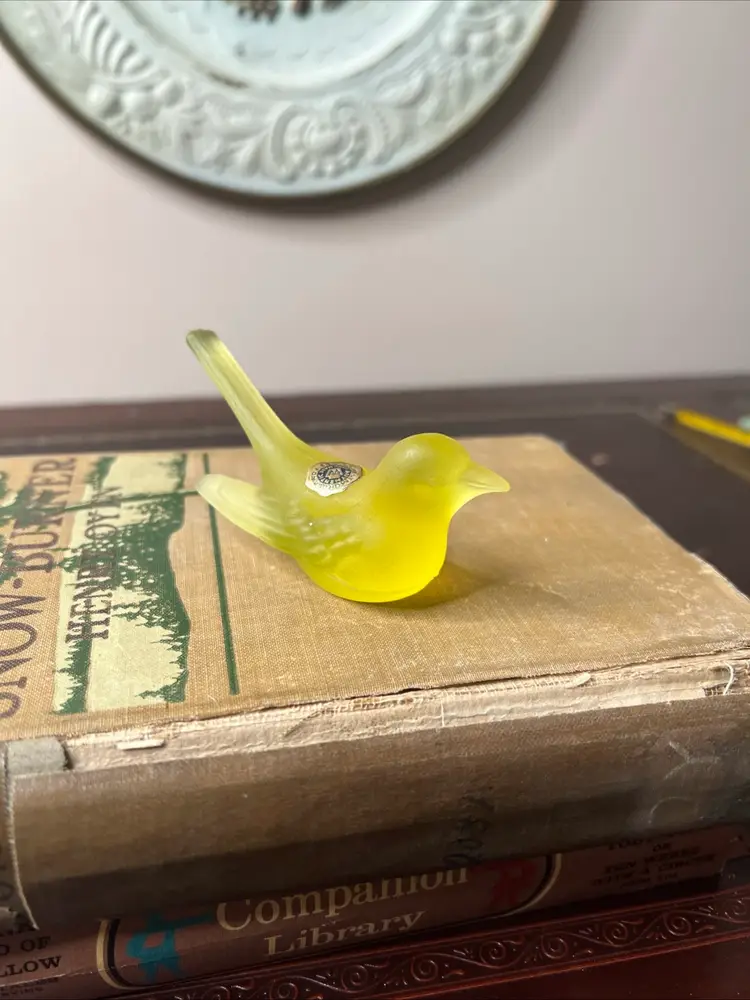 038 Vintage Westmoreland Honey Yellow Satin Glass Canary Bird Glows 3.75" X 1.75"