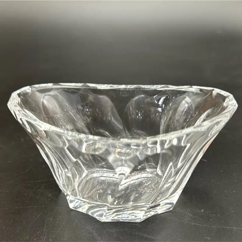 #01 Small Crystal Dish With Optics Has No Makers Mark