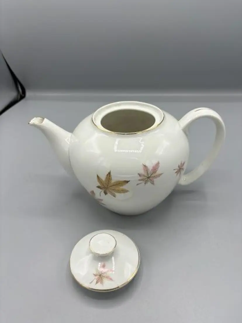 Royal Ming  leaf tea pot