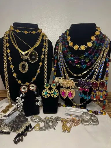 Vintage jewels!!🌻🌻