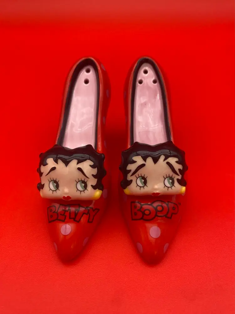 Betty Boop Red High Heel Shoes Shaped Ceramic Salt & Pepper Shakers