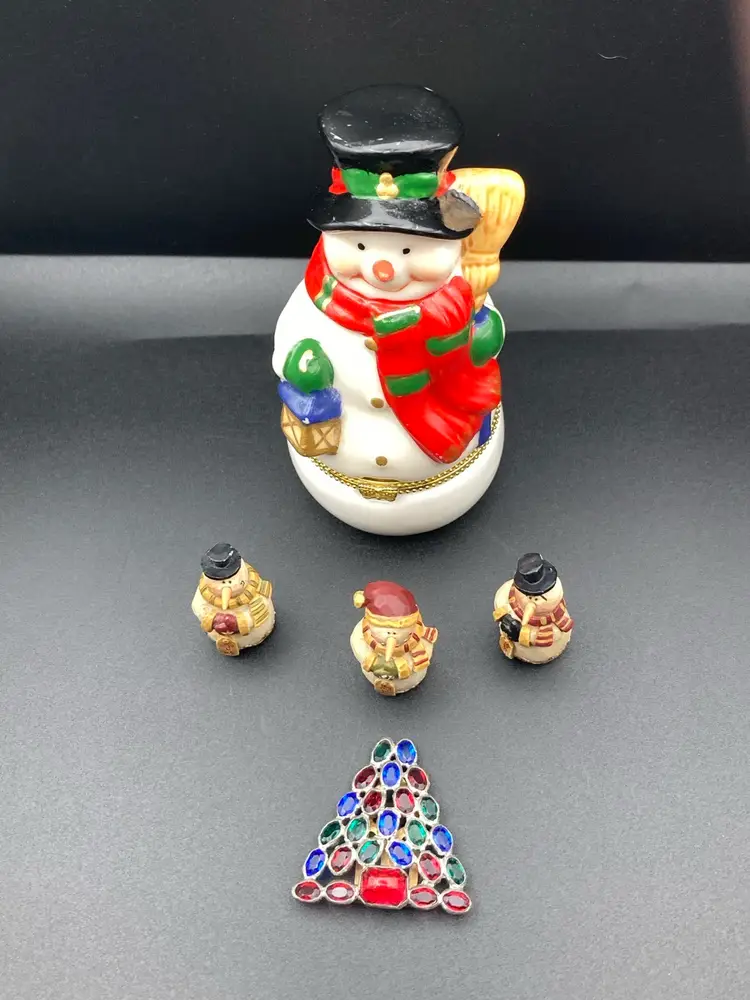 Frosty Nights Vignette! Vintage Rhinestone Dress Clip (1 1/2” Wide 1 1/2” Tall) Porcelain Snowman Trinket Box (4 3/4” Tall 2 1/4” Wide 1 Tiny Chip On Hat As Seen In Pic) B. Lloyd 2009 Trio Of Snowmen Family, Believe And Frosty (1 1/2” Tall 3/4” Diameter)