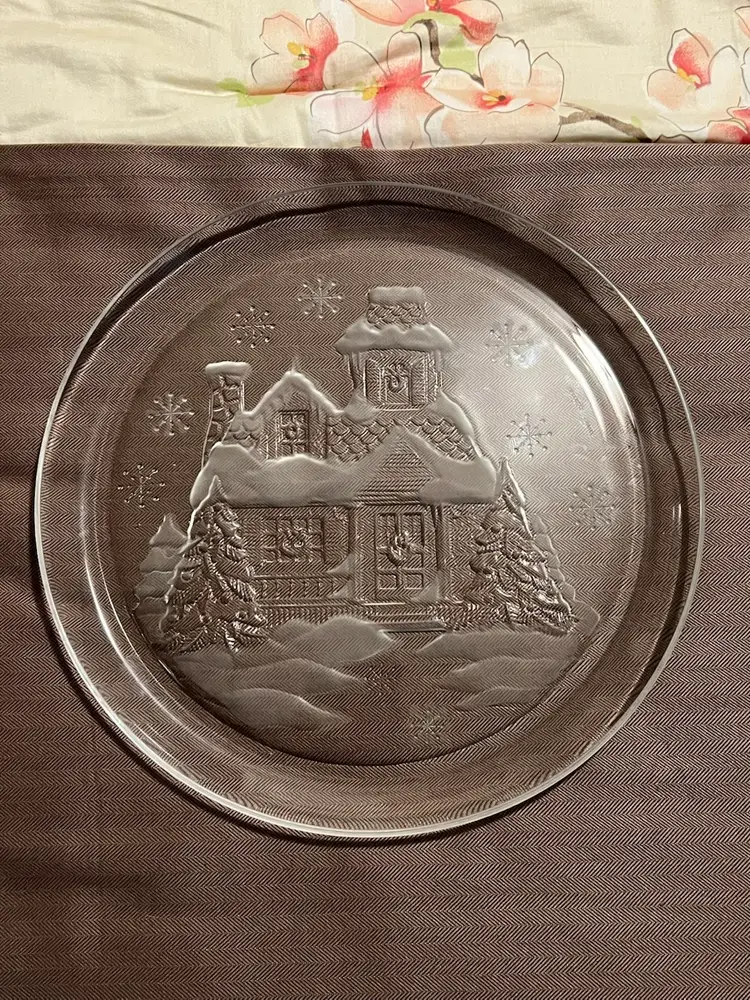 Arcoroc Glass Serving Platter "Welcome Home" Winter/Christmas - 13 inches round
