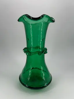 VINTAGE GREEN CRACKLE GLASS VASE RUFFLED RIM AND APPLIED BAND