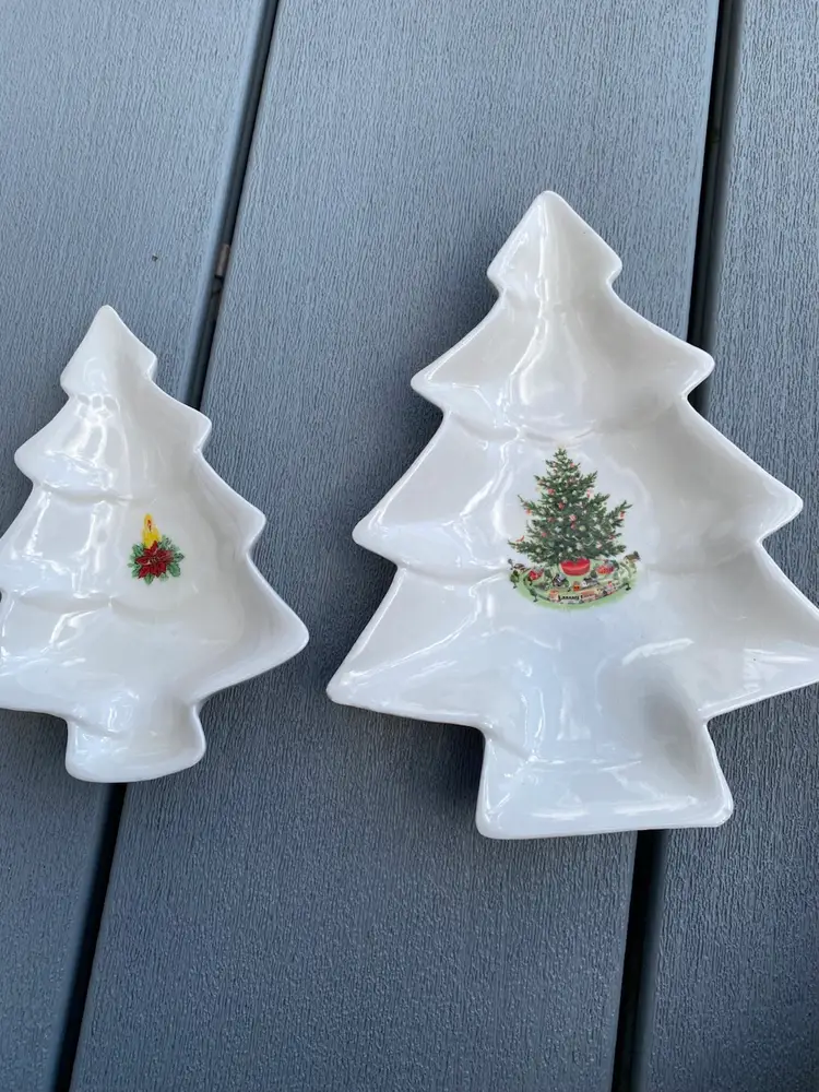 SET OF 2 VINTAGE CHRISTMAS TREE PFALTZGRAFF CANDY DISHES OR TRINKET PLATES