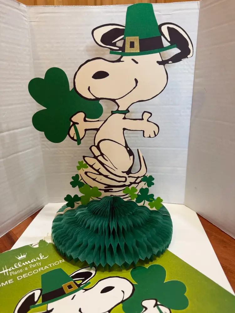 Vintage Snoopy Shamrock Centerpiece
