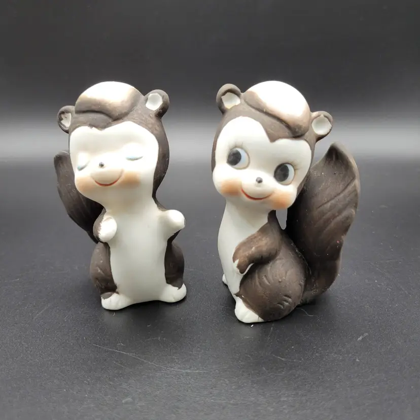 #01 Ceramic Hand Painted Hugging Skunk Figurines