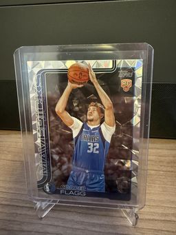 Cooper Flagg Topps 25-26 Diamante Cracked Ice.