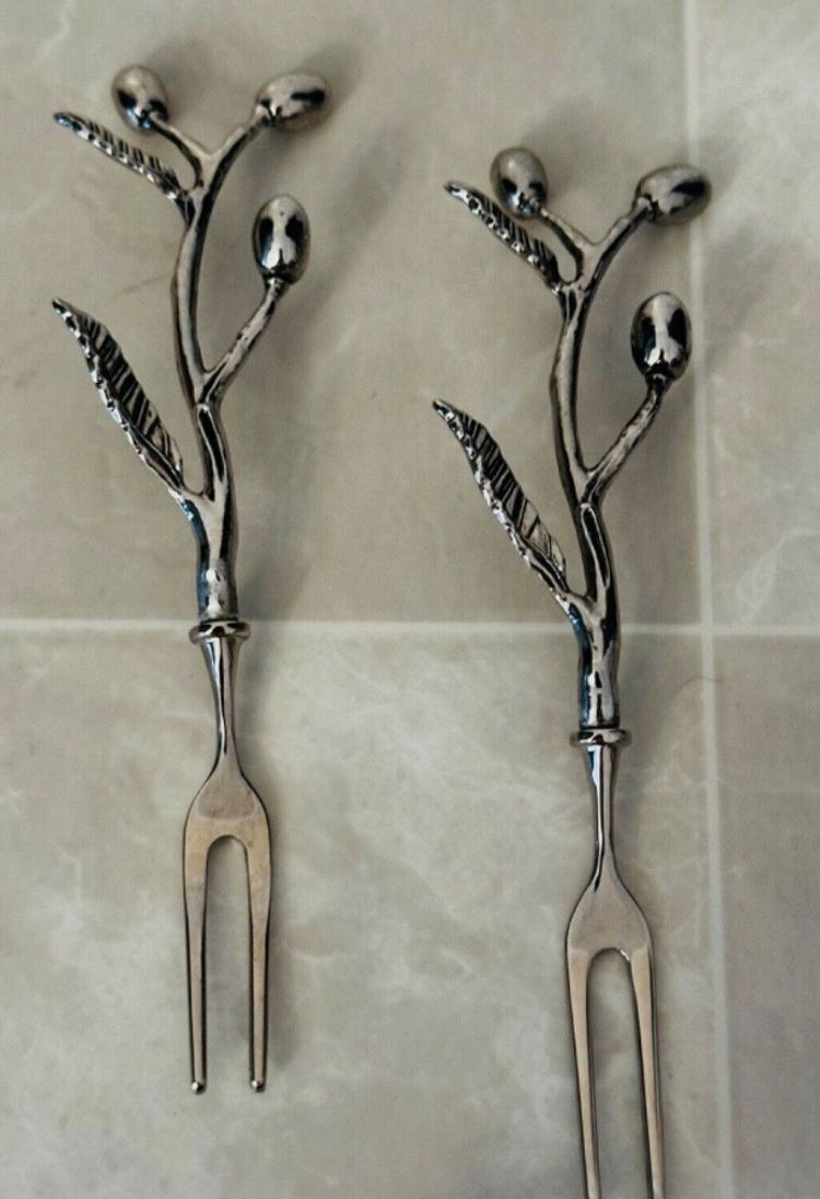 2 Hors D'oeuvre Olive Snack Cocktail Fork
Set -silver tone