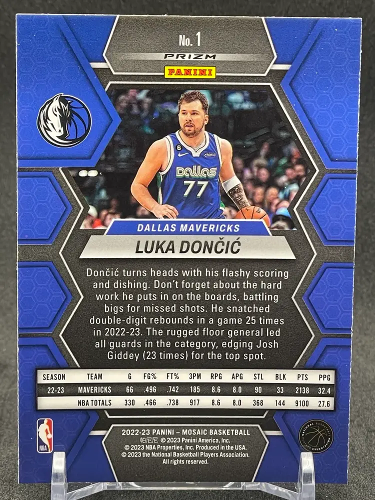 Luka Dončić 2022-23 Panini Mosaic #1 Green Mosaic Prizm