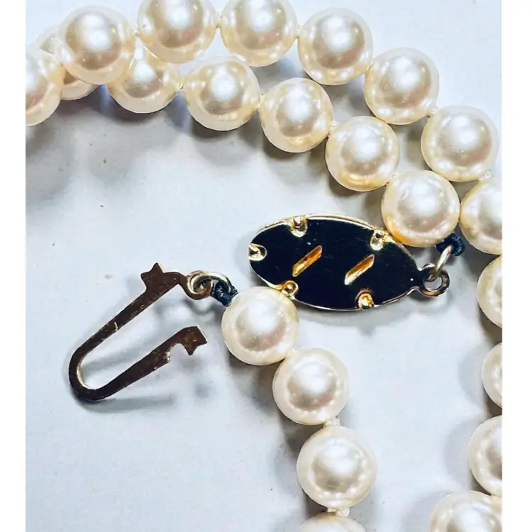 Classic Vintage Glass Faux Pearl Necklace-  Choker - Marvella - 16” Fishhook Clasp - Individually Knotted- Excellent Condition