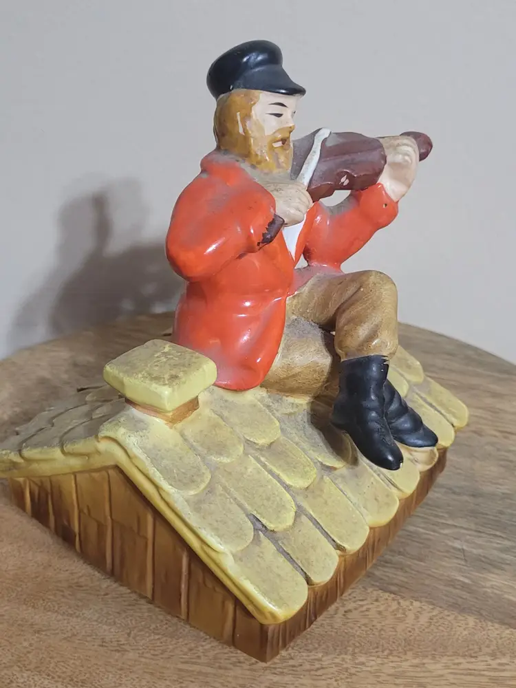 Vintage Ceramic Fiddler On The Roof Rotating Musical  6" tall