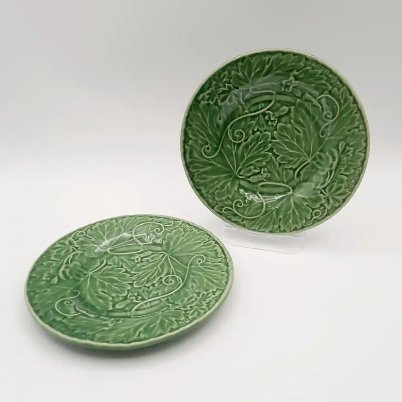 Bordallo Pinheiro Portugal Green Vine Bread & Butter Appetizer Dessert Plates Set of 2