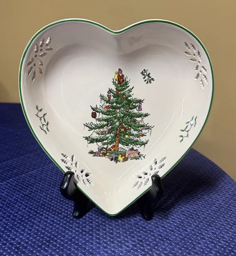 Spode Christmas Tree 7” pierced heart dish