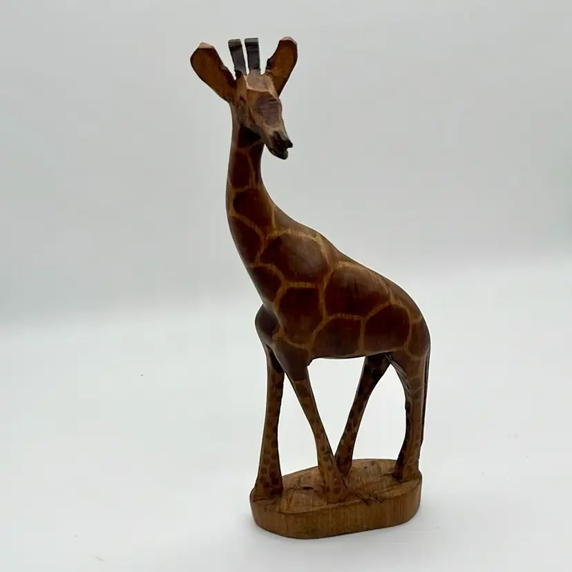 Carved Wooden Giraffe 8.25β