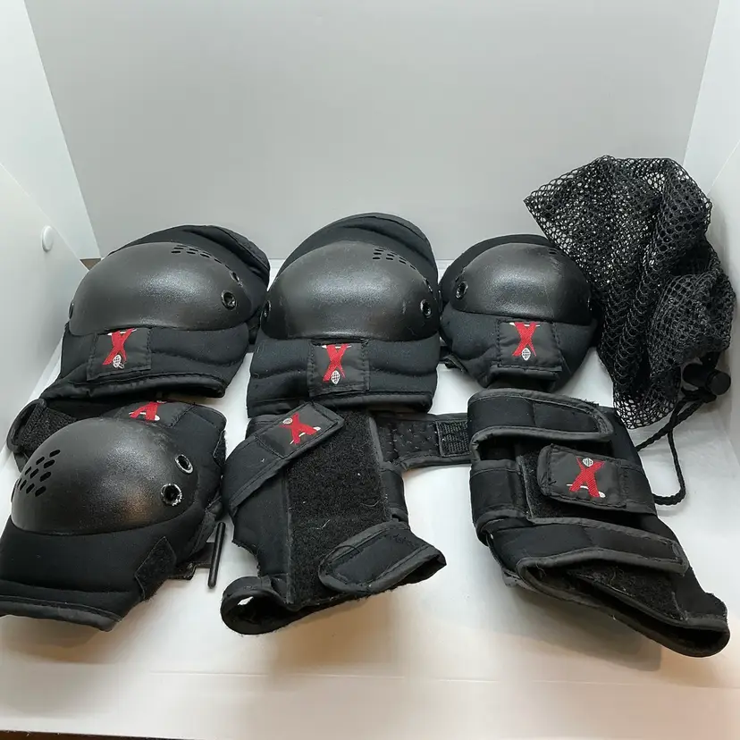 Vintage Kids Skateboarding / Skating Protective Gear Black