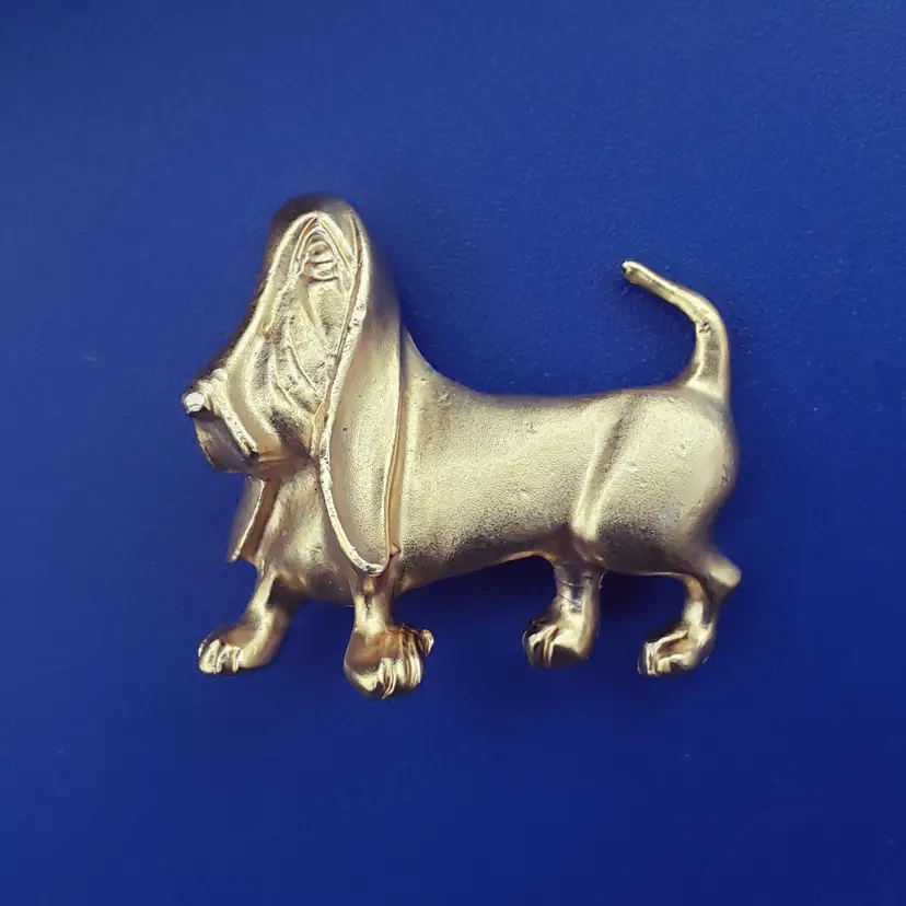Basset Hound 1.5" x 1.25" Gold Tone Pin Brooch