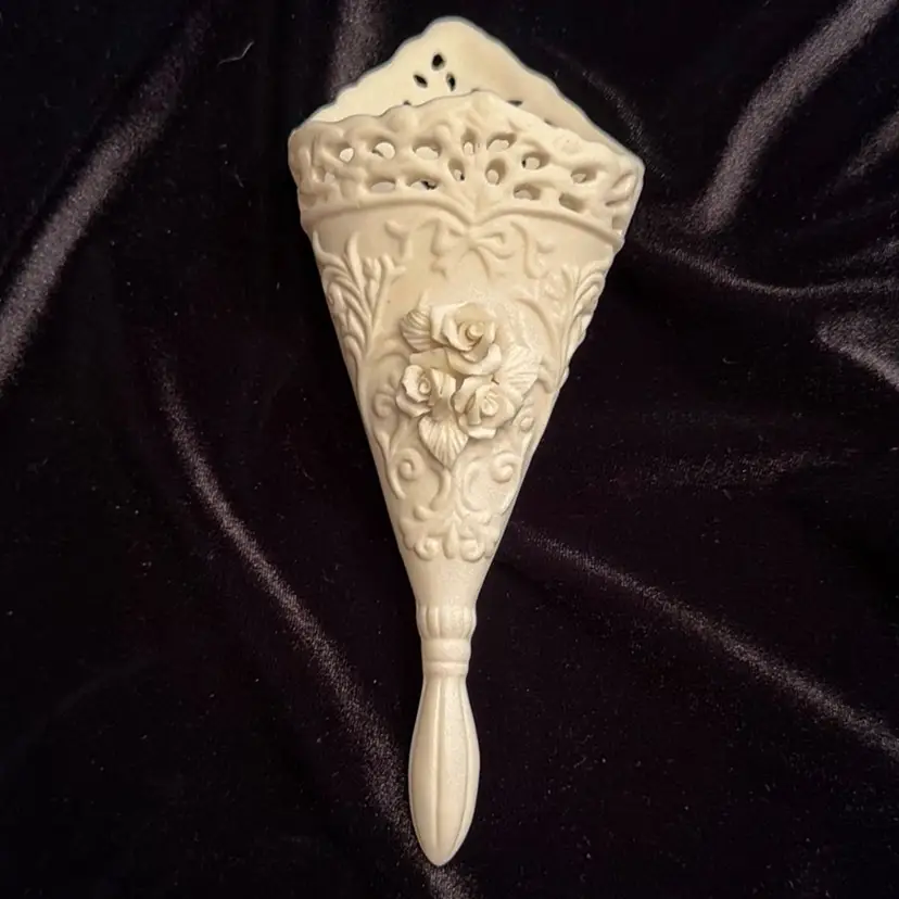 Stunning Vintage Bisque Porcelain Rose Tussie Mussie Wall Pocket