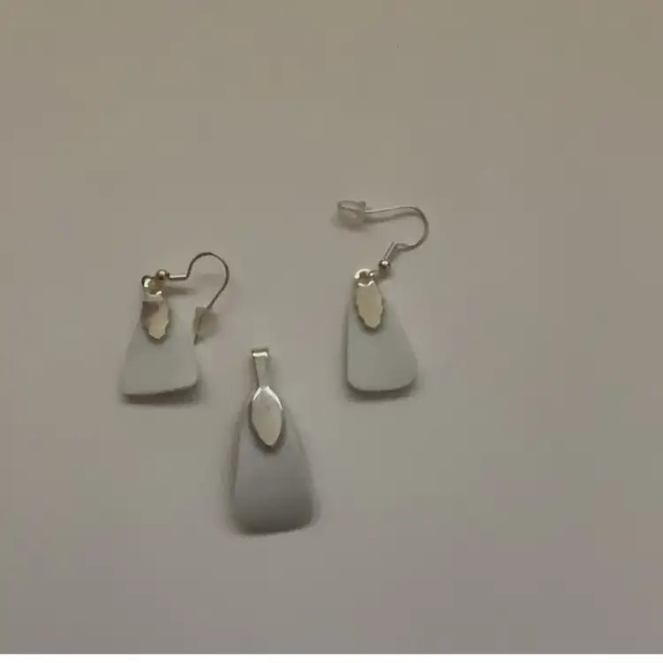 Broken Christmas Teacup Jewelry Made By Me