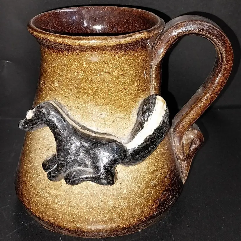 Vintage David Lytle 1979 Funny Skunk 3D Stoneware Pottery Mug, Signed! Lytle Pottery, York, Pa.