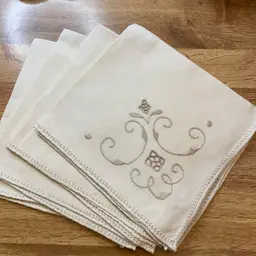 (4) Beautiful Linen Dinner Napkins