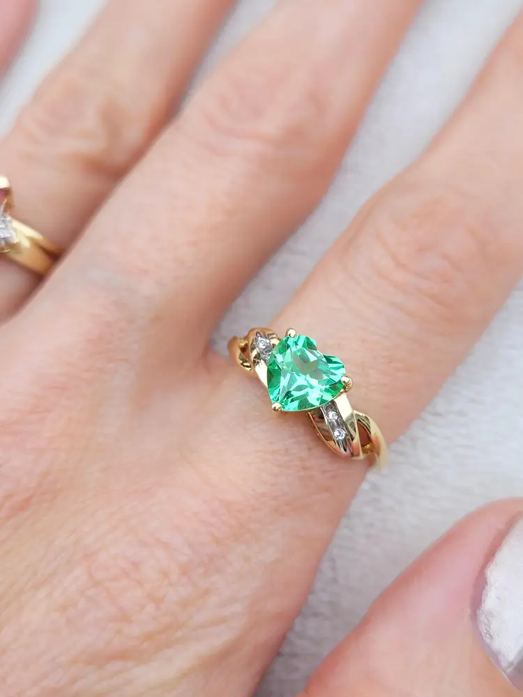 Vintage 10k Gold Green Sapphire Heart Valentine's Ring Size 7