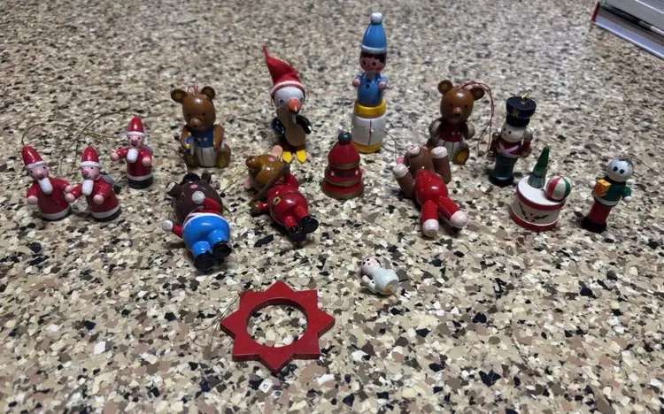 Vintage Painted Wooden Christmas Ornaments LOT of 16 (D1)