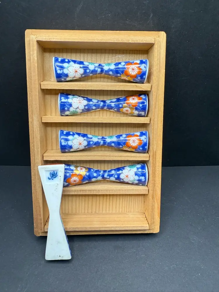 Japanese Floral Hashi Chopstick Rest 3”