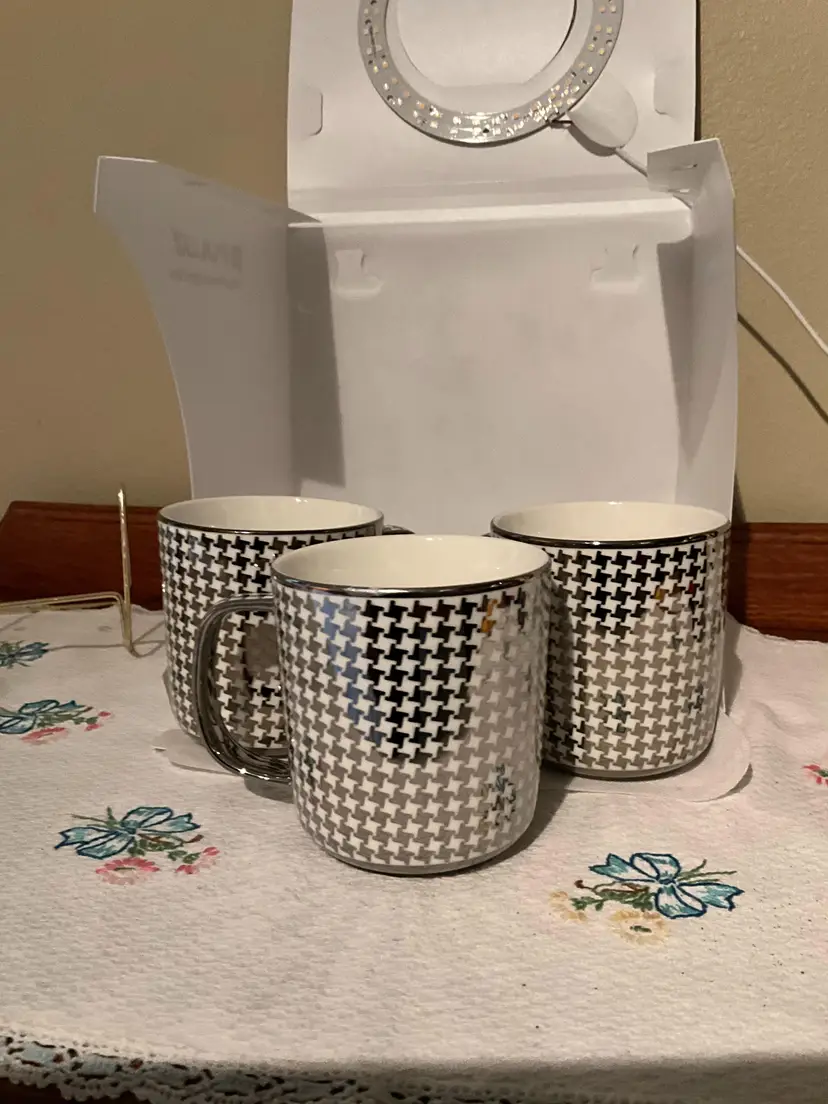 Set of 3 Vintage Houndstooth Patterned Mugs by 10 Strawberry Street