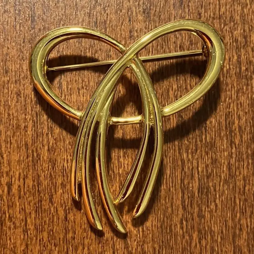 Vintage Trifari Gold Colored Bow Pin Brooch