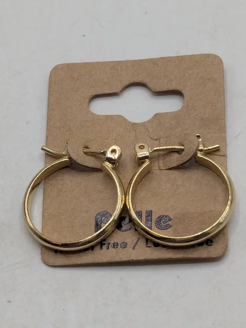 Vintage Belle Small Gold Tone Hoop Earrings NOS