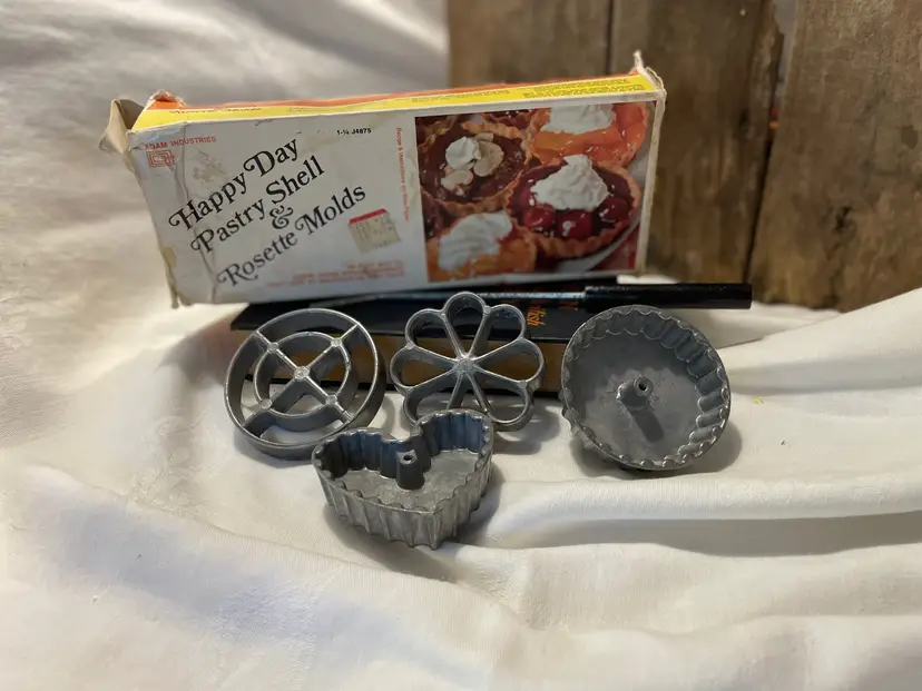 Happy Day Pastry Shell & Rosette Molds