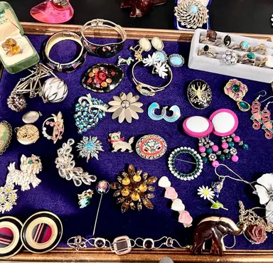 Vintage Jewelry! ❤️