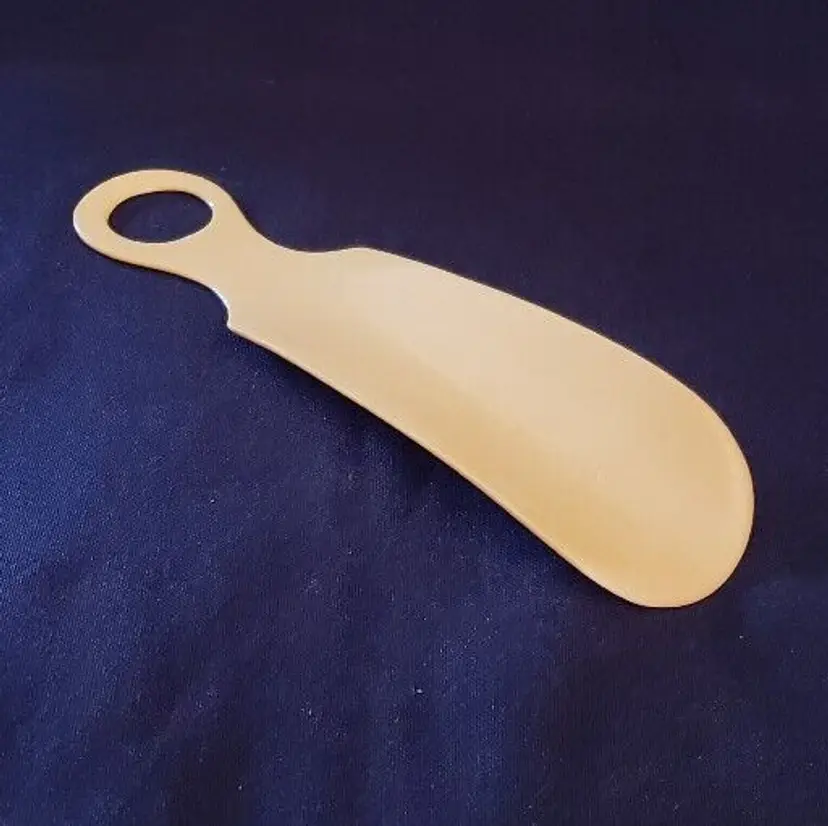Shoe Horn Bakelite(?) 5¾" Long Approximately Cream Colored Vintage
