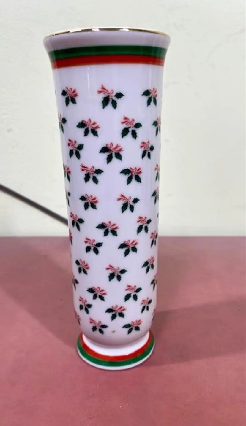 Lefton China Hand Painted Christmas Holly & Ivy 6.5" Gold Rim Bud Vase #02383